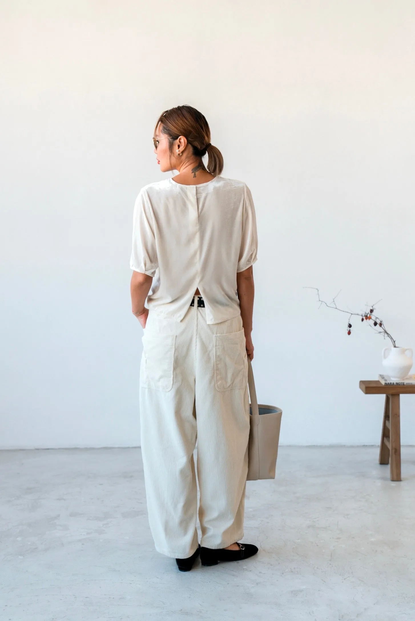 ( WHITE / KHAKI ) CORDUROY RELAXED PANTS 🌟BEST BUY🌟