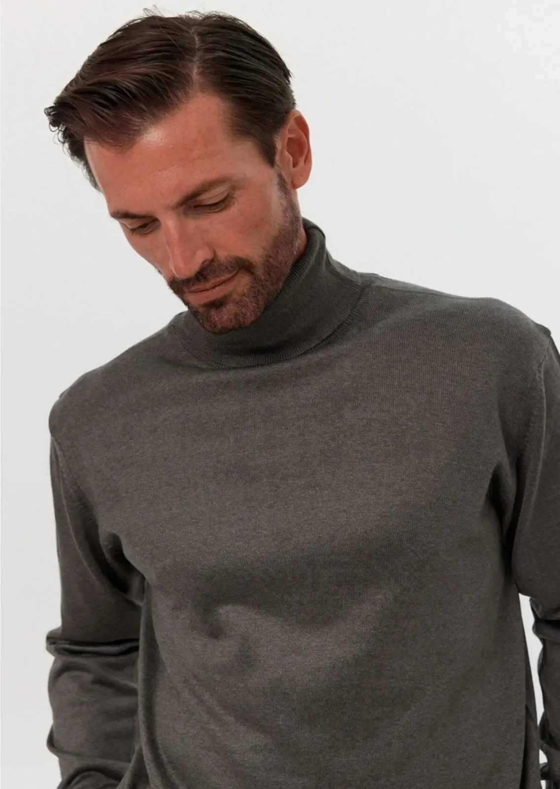 “Isaac” Dark Grey Men’s Turtle Neck