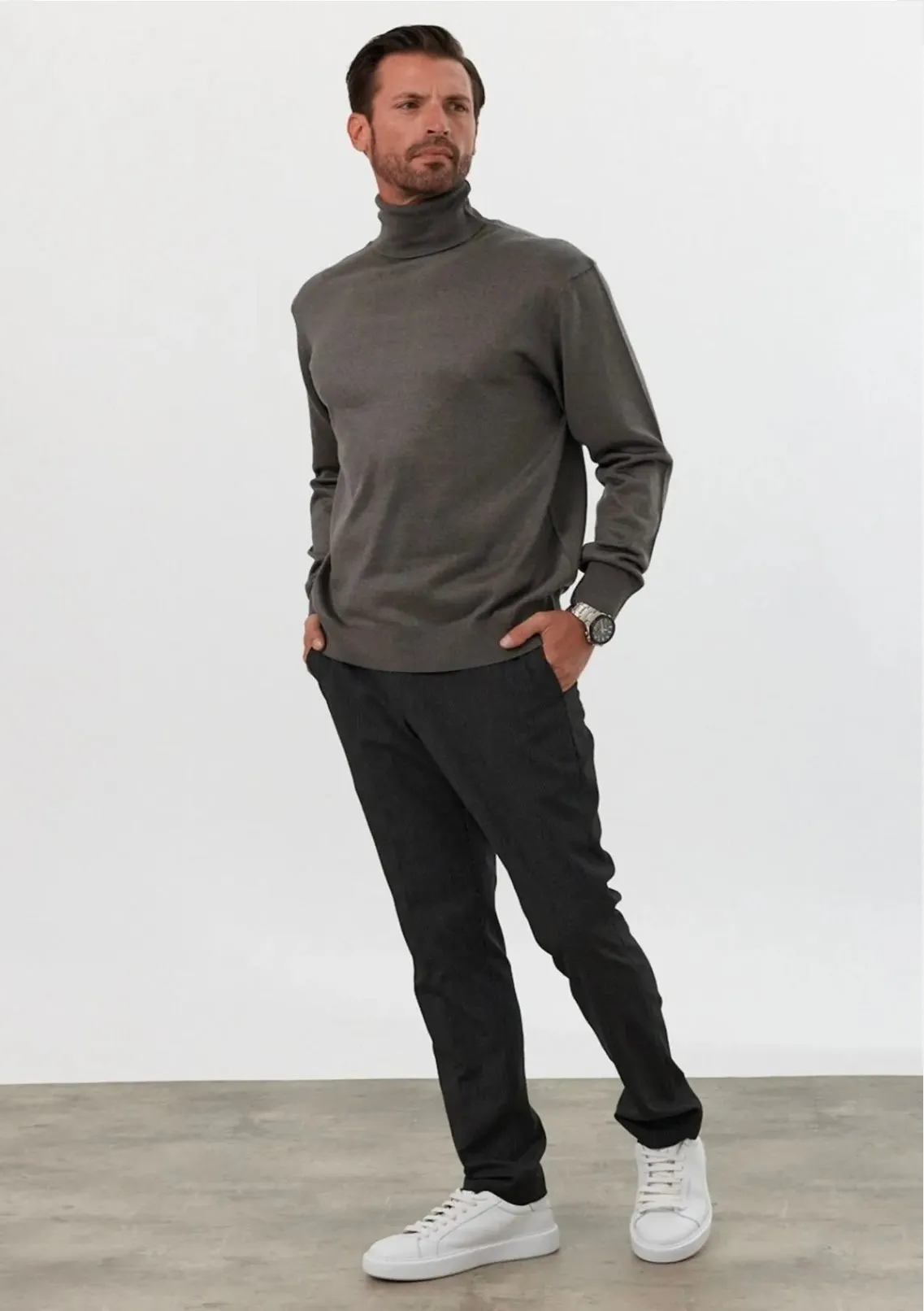 “Isaac” Dark Grey Men’s Turtle Neck