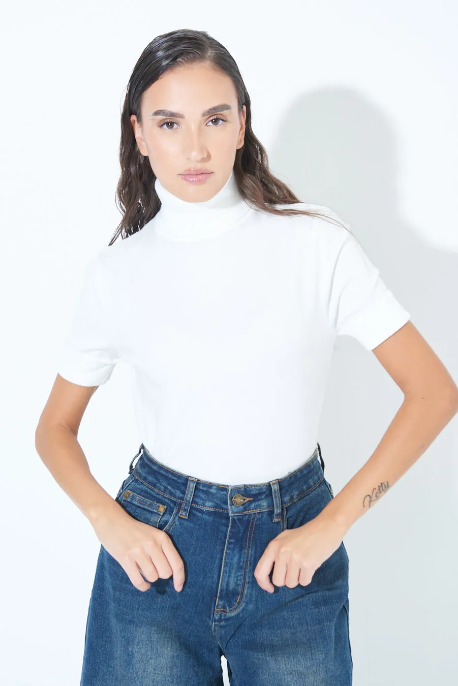 Short-sleeve turtleneck top wholesale